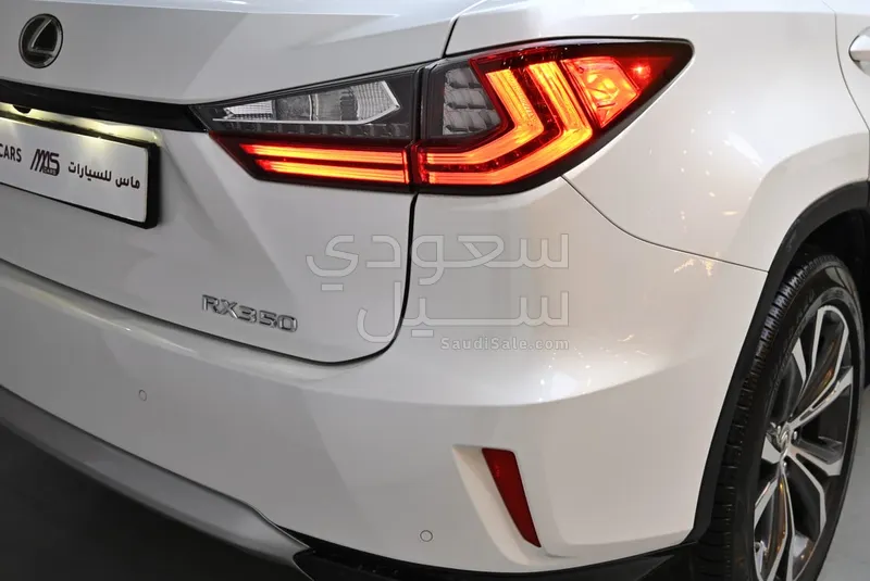 2017 لكزس أر إكس 350