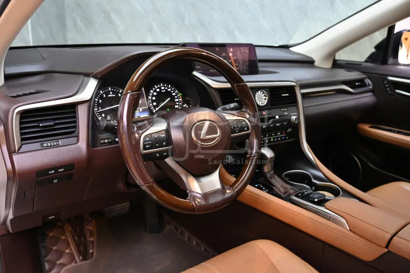 2017 لكزس أر إكس 350