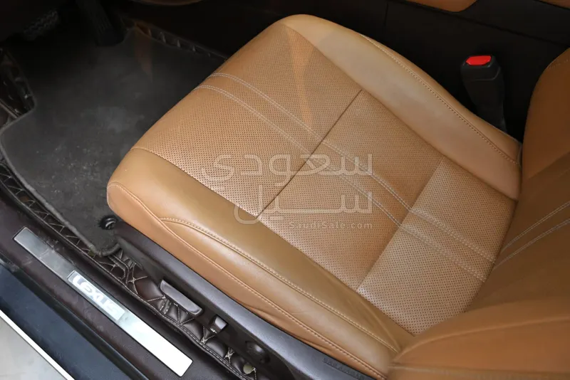 2017 لكزس أر إكس 350