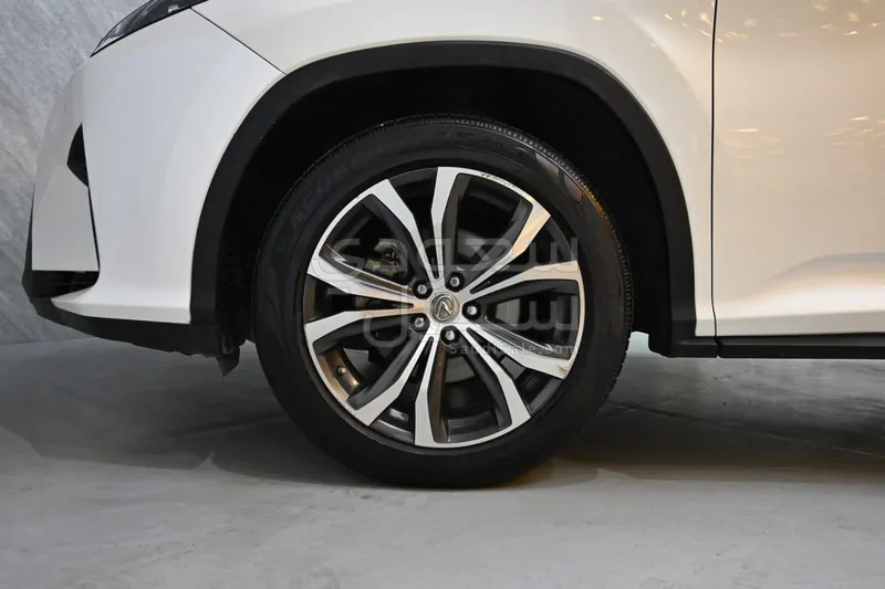 2017 لكزس أر إكس 350