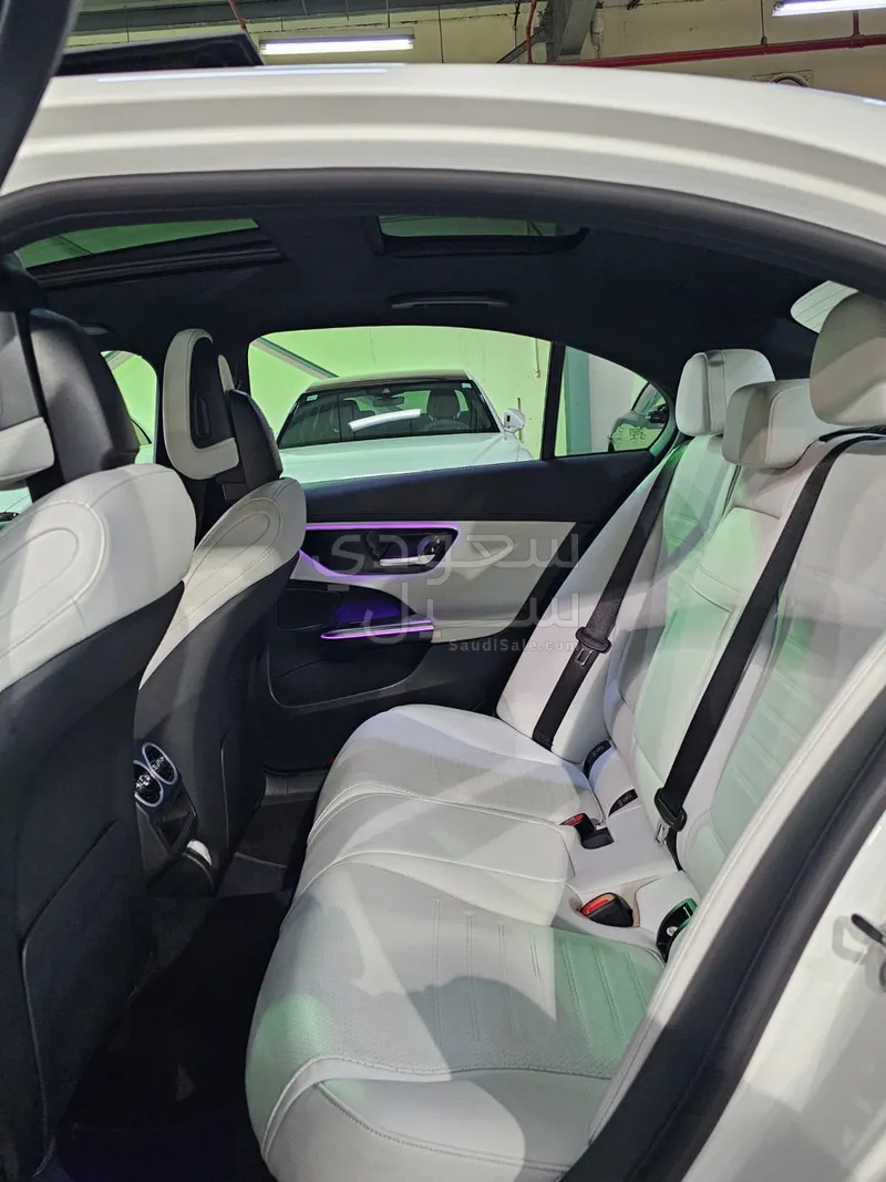 2023 مرسيدس - بنز سي 300