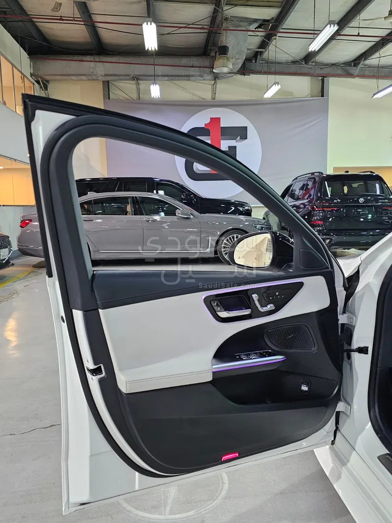 2023 مرسيدس - بنز سي 300