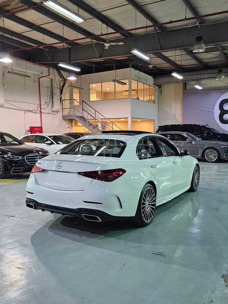 2023 مرسيدس - بنز سي 300