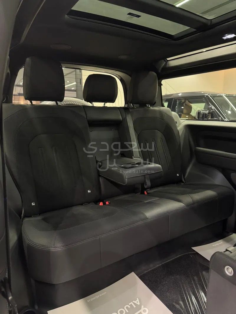 2023 لاند روفر ديفيندر 90