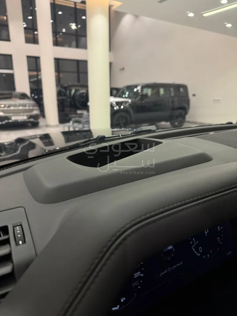 2023 لاند روفر ديفيندر 90