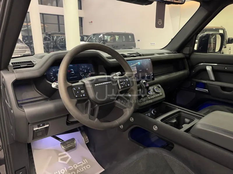 2023 لاند روفر ديفيندر 90