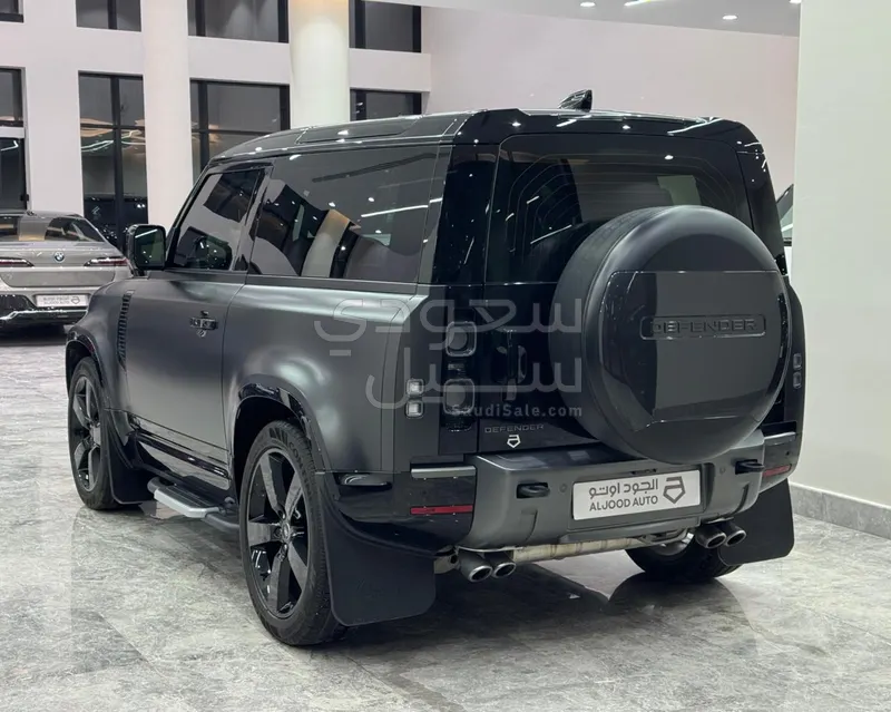 2023 لاند روفر ديفيندر 90
