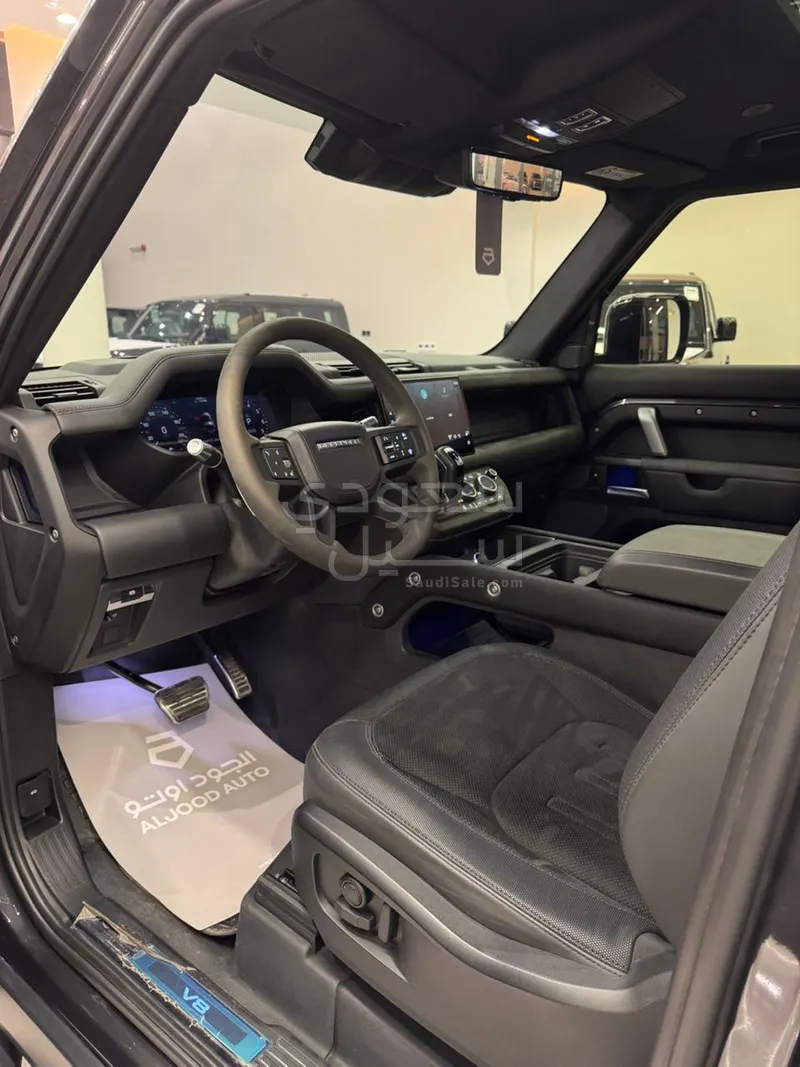 2023 لاند روفر ديفيندر 90