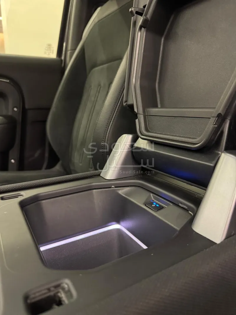 2023 لاند روفر ديفيندر 90