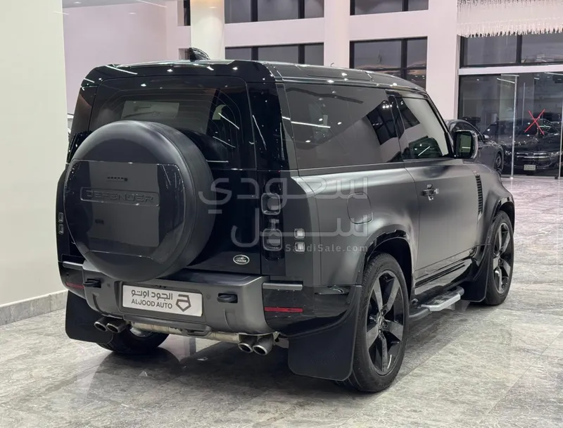 2023 لاند روفر ديفيندر 90