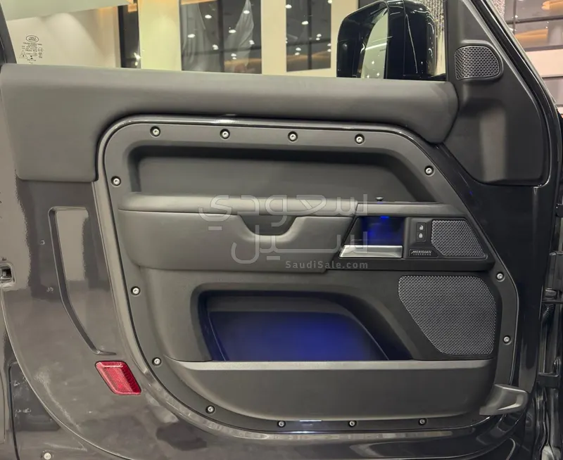 2023 لاند روفر ديفيندر 90