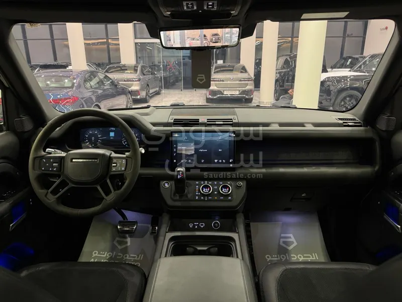 2023 لاند روفر ديفيندر 90