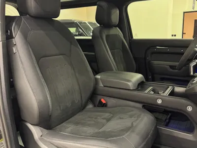 2023 لاند روفر ديفيندر 90