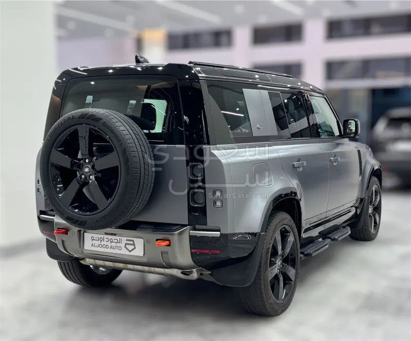 2024 لاند روفر ديفيندر اكس 110