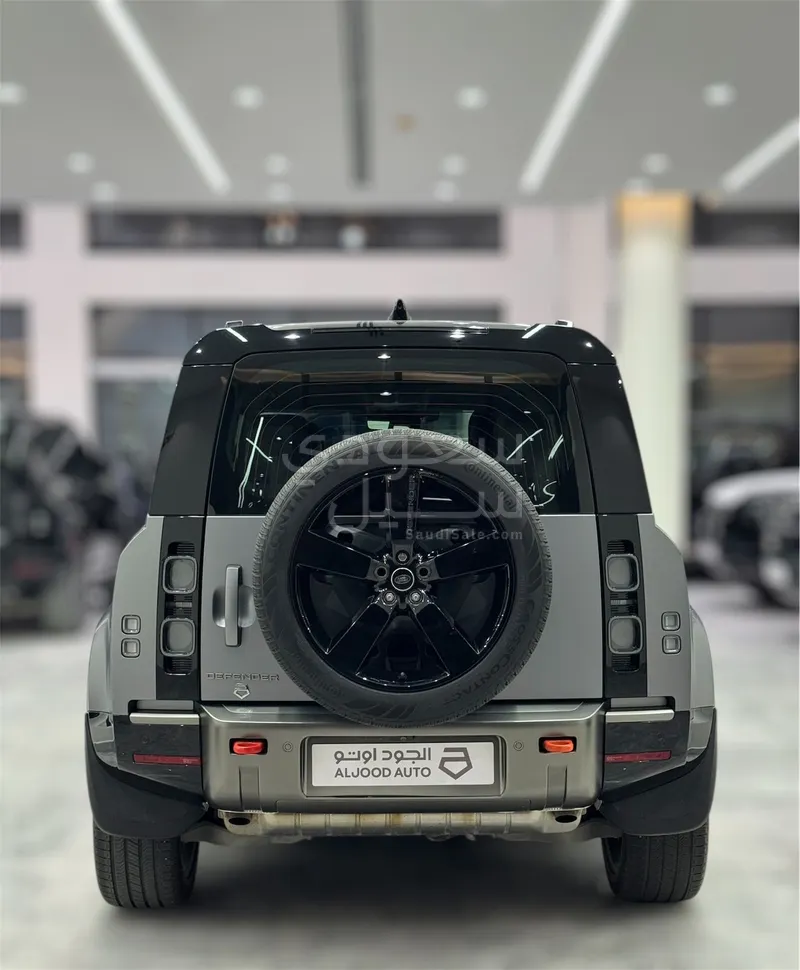 2024 لاند روفر ديفيندر اكس 110