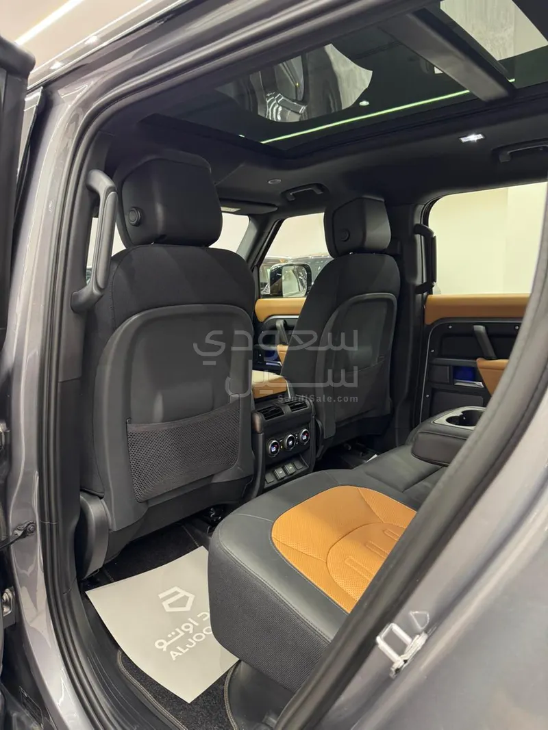 2024 لاند روفر ديفيندر اكس 110