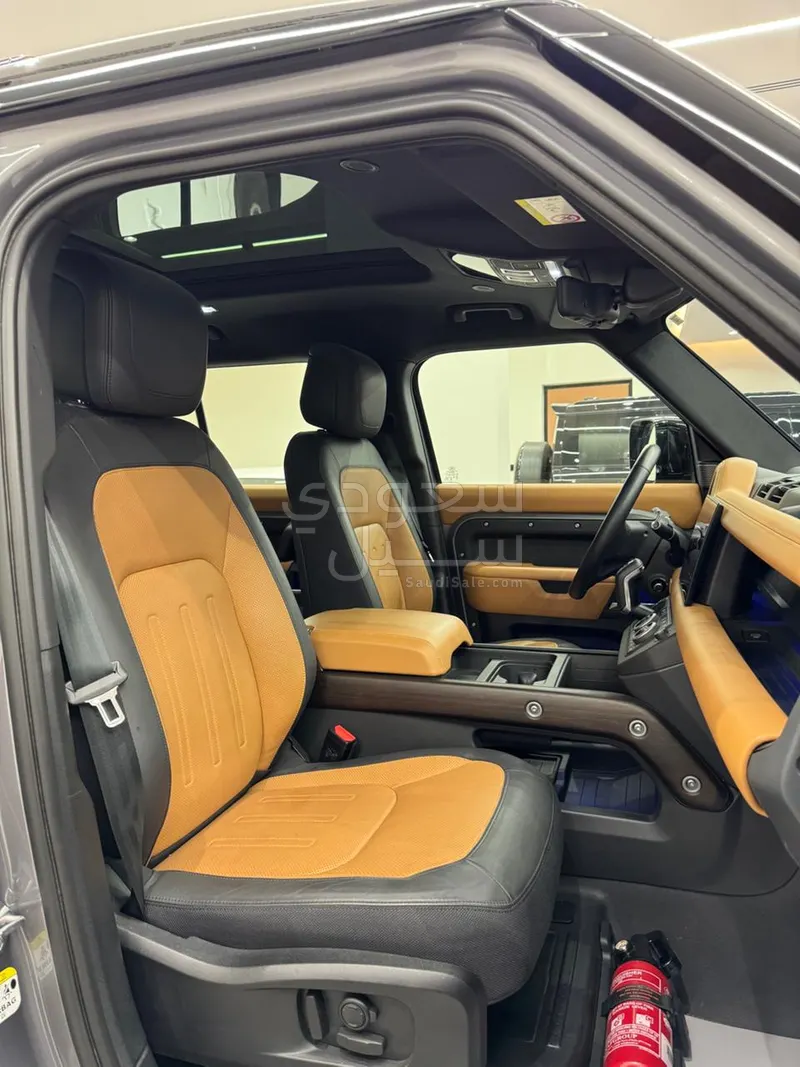 2024 لاند روفر ديفيندر اكس 110