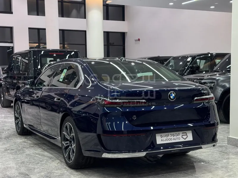 2026 بي ام دبليو الفئة السابعة 735أي