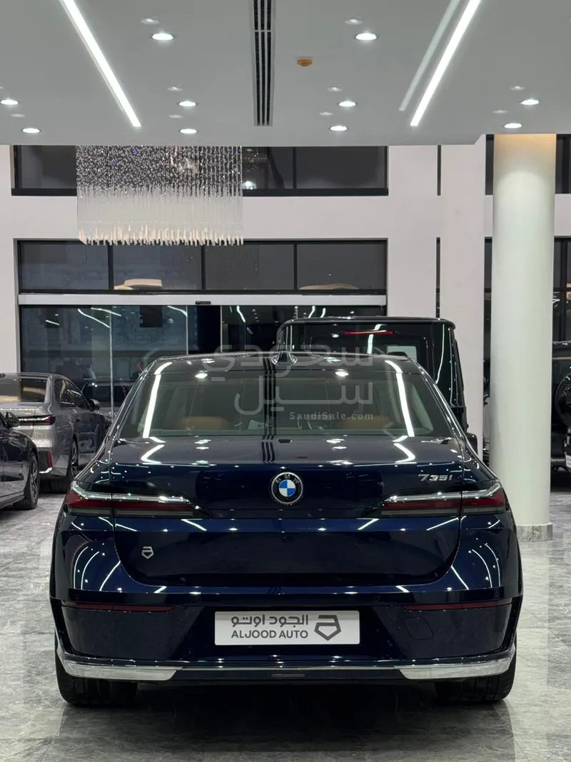 2026 بي ام دبليو الفئة السابعة 735أي