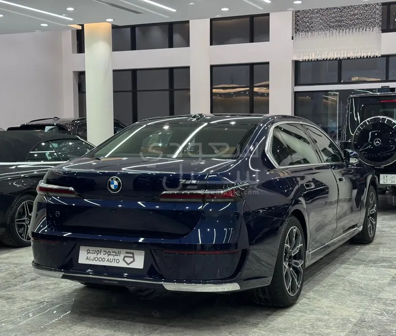 2026 بي ام دبليو الفئة السابعة 735أي