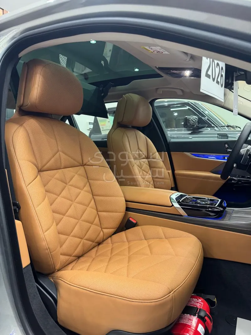 2026 بي ام دبليو الفئة السابعة 735أي