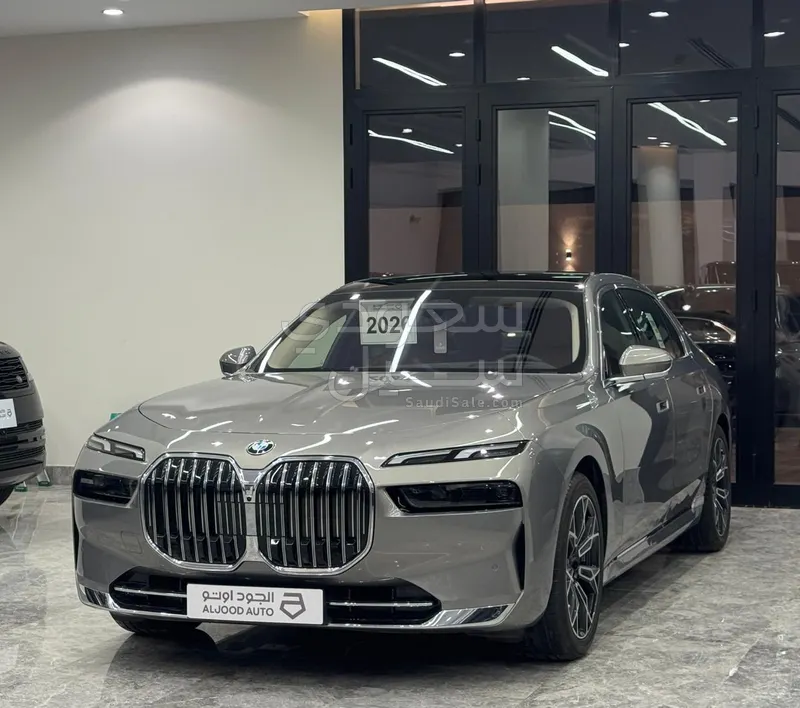 2026 بي ام دبليو الفئة السابعة 735أي