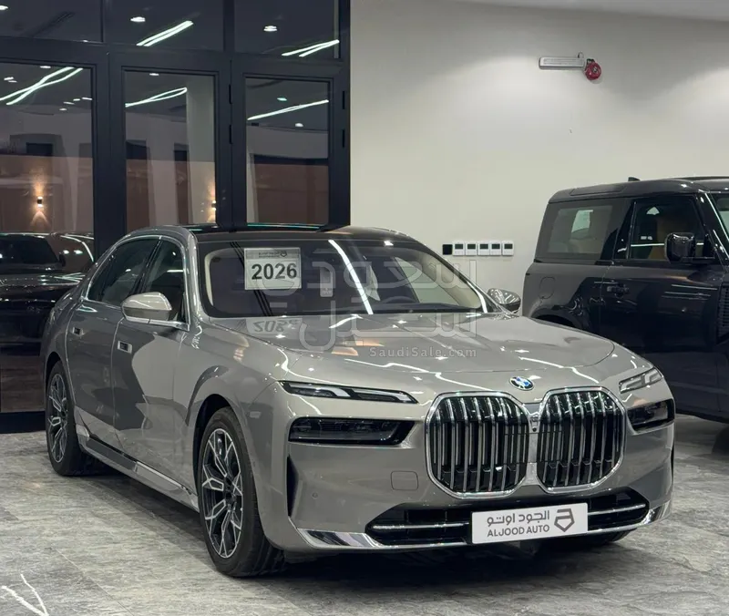 2026 بي ام دبليو الفئة السابعة 735أي