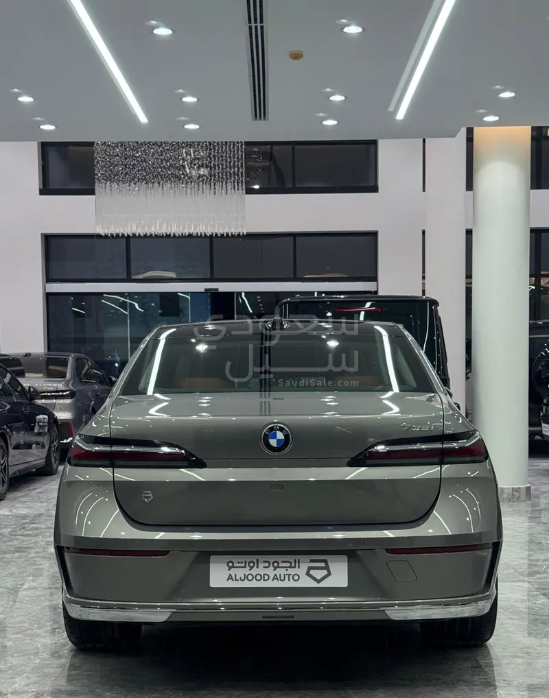 2026 بي ام دبليو الفئة السابعة 735أي