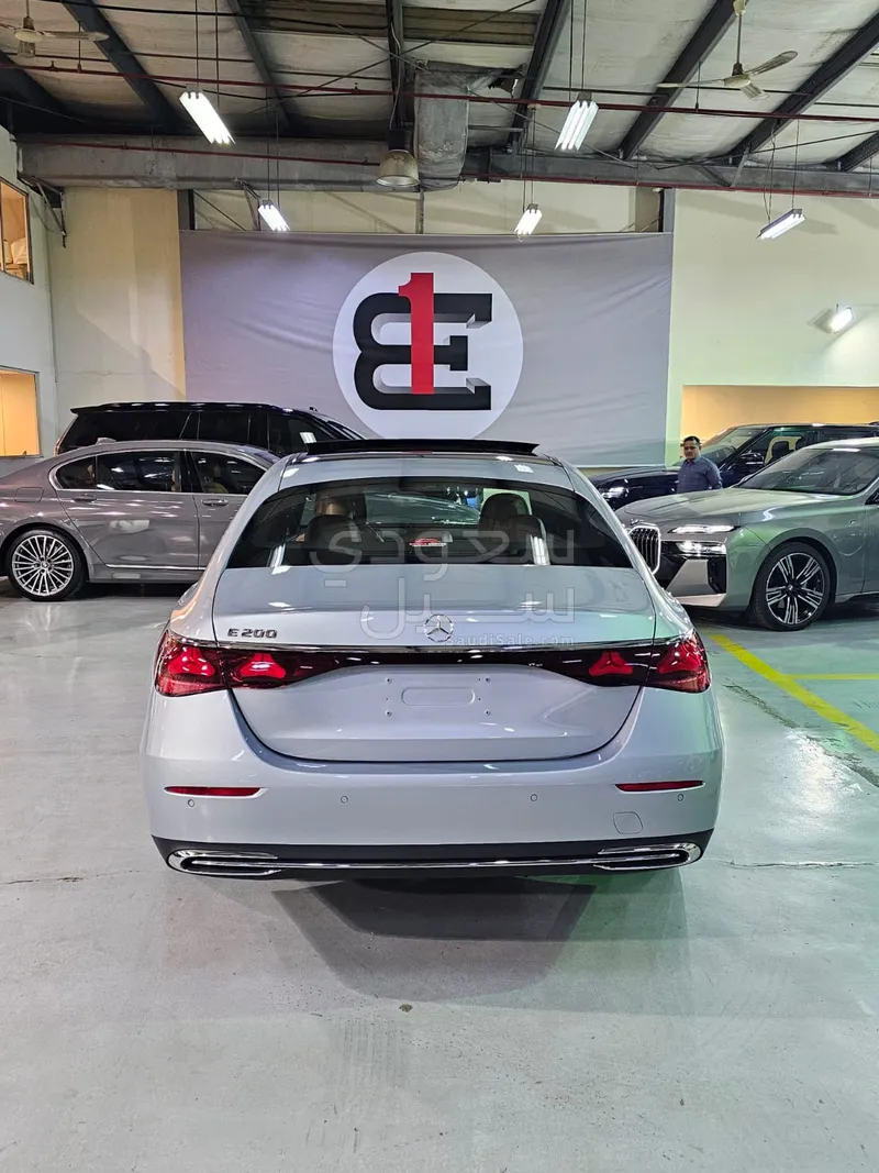 2025 مرسيدس - بنز إي 200