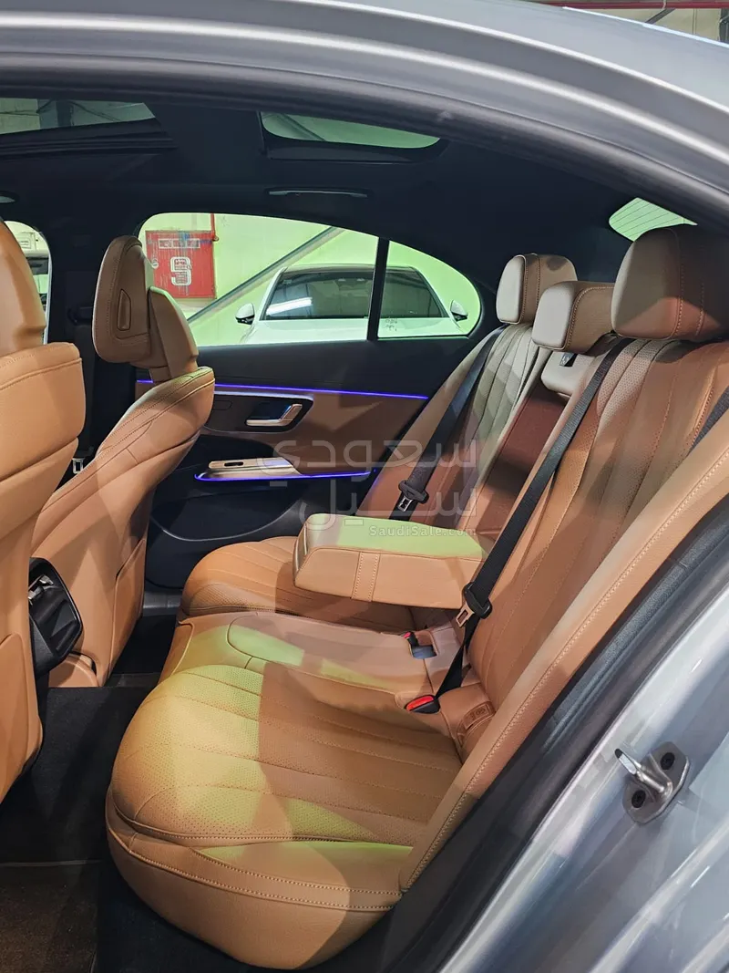 2025 مرسيدس - بنز إي 200