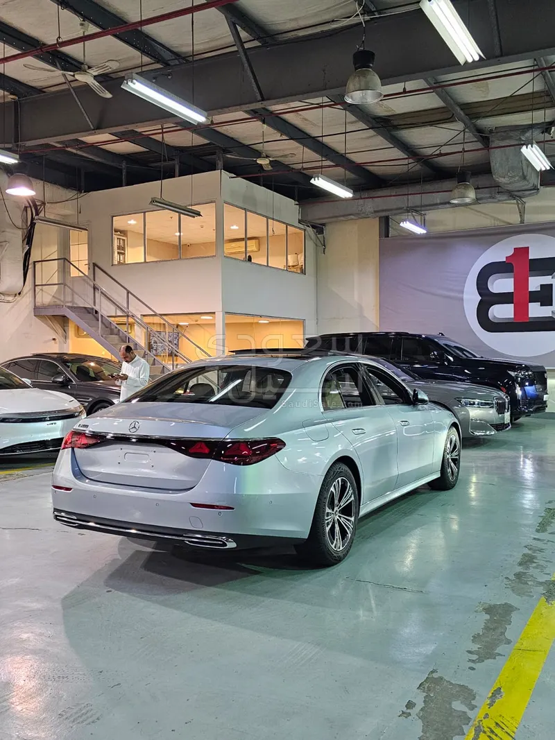 2025 مرسيدس - بنز إي 200