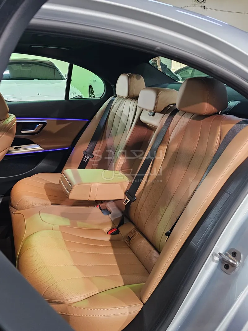 2025 مرسيدس - بنز إي 200