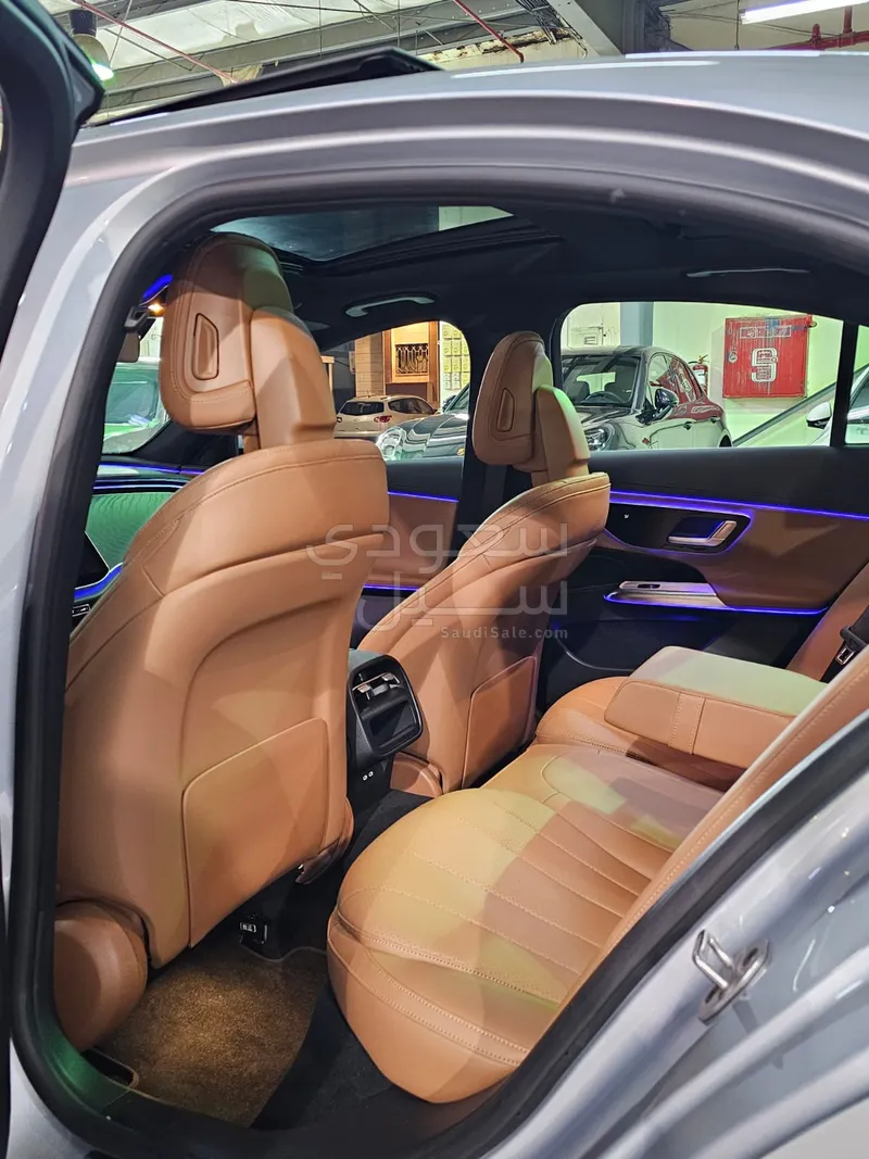 2025 مرسيدس - بنز إي 200