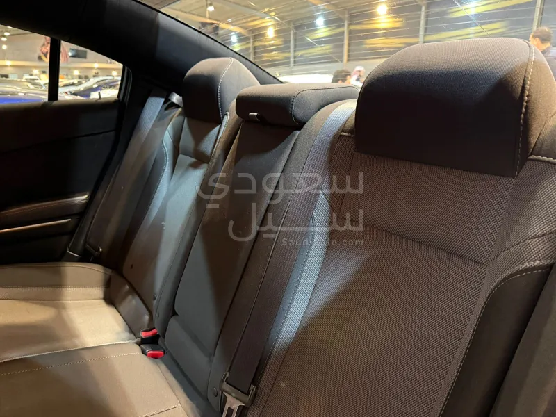 2016 دودج تشارجر جي تي