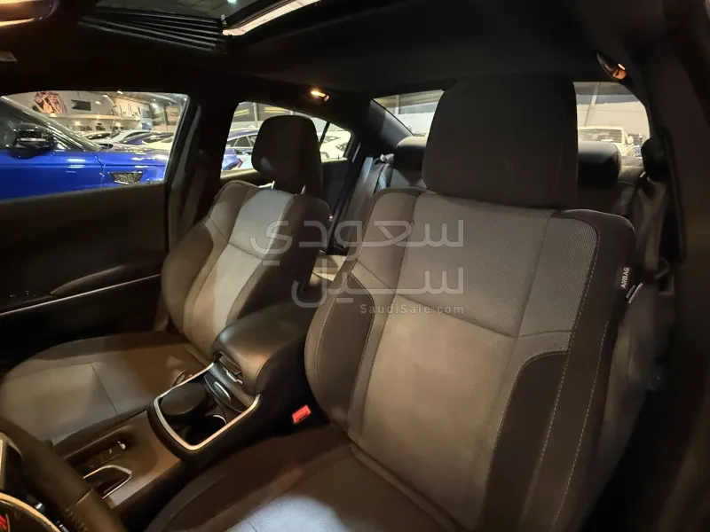 2016 دودج تشارجر جي تي