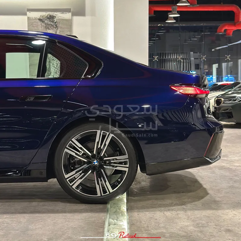 2026 بي ام دبليو الفئة السابعة 735أي