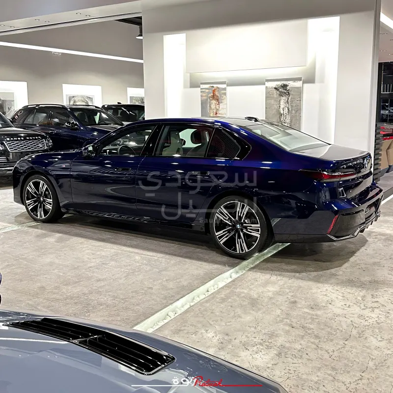 2026 بي ام دبليو الفئة السابعة 735أي