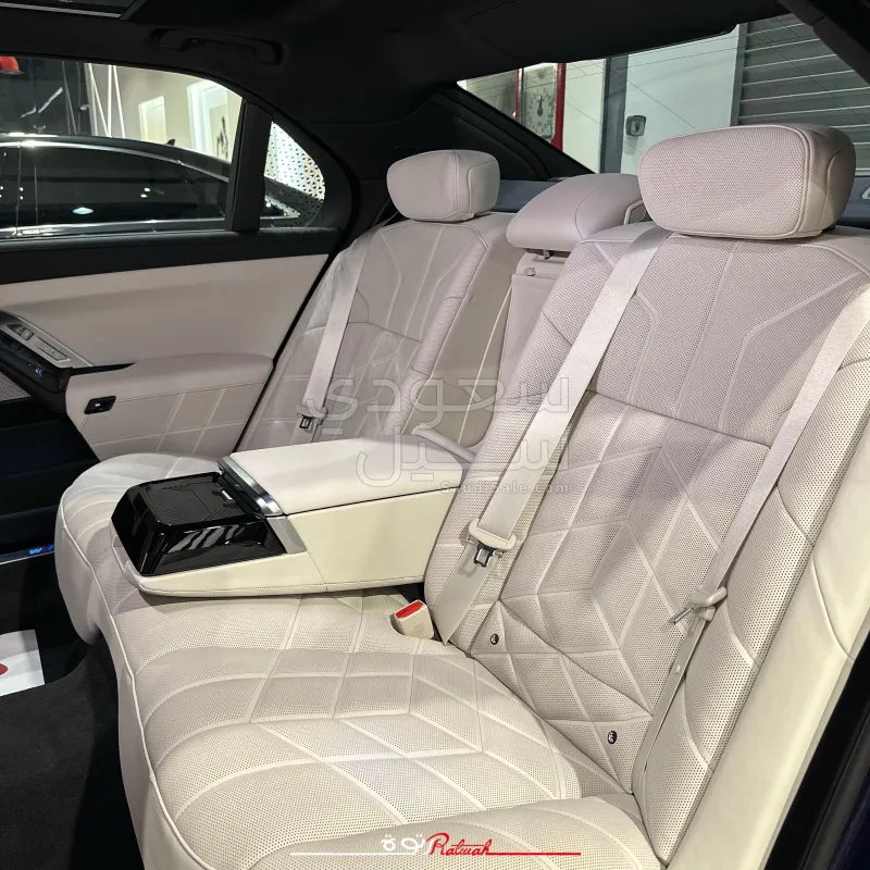 2026 بي ام دبليو الفئة السابعة 735أي