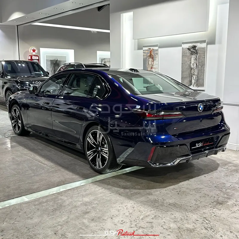 2026 بي ام دبليو الفئة السابعة 735أي