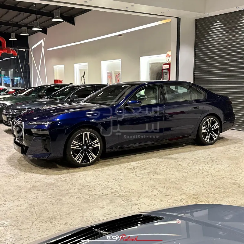 2026 بي ام دبليو الفئة السابعة 735أي