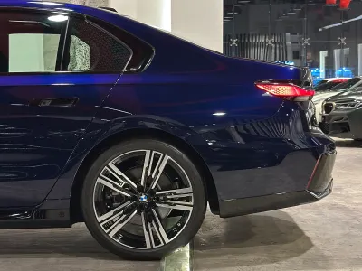 2026 بي ام دبليو الفئة السابعة 735أي