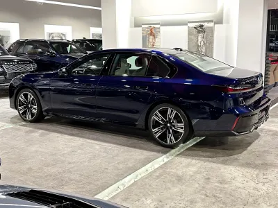 2026 بي ام دبليو الفئة السابعة 735أي