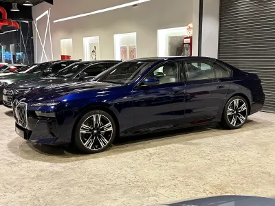 2026 بي ام دبليو الفئة السابعة 735أي