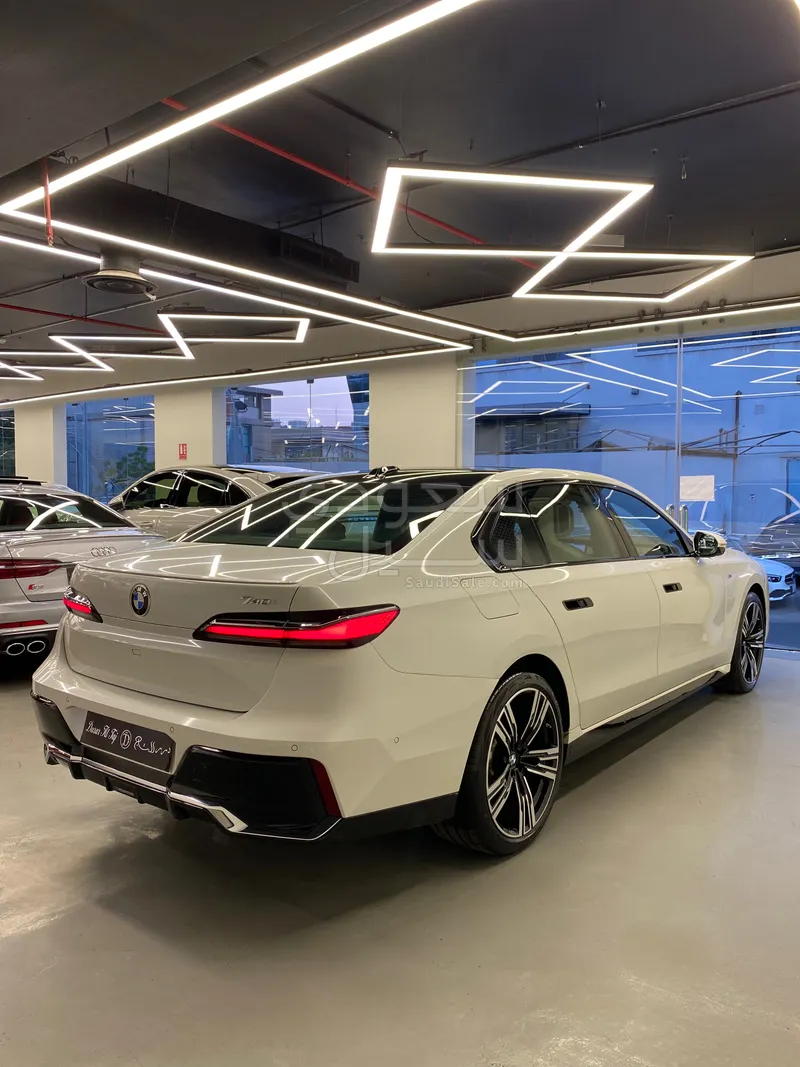 2023 بي ام دبليو الفئة السابعة 740أي