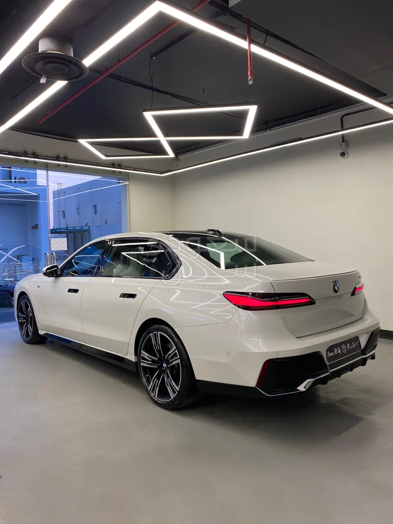 2023 بي ام دبليو الفئة السابعة 740أي