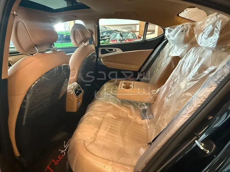 2025 جينيسيس جي 70