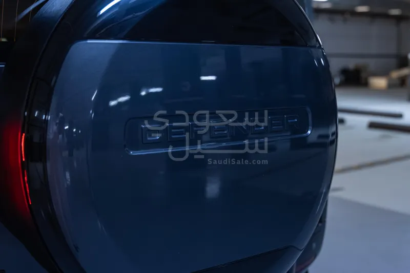 2024 لاند روفر ديفيندر إصدار كارباثيان