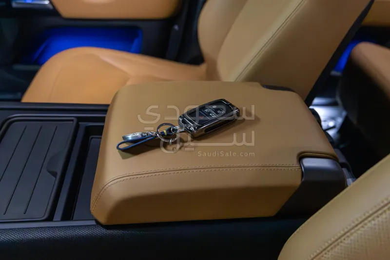 2024 لاند روفر ديفيندر إصدار كارباثيان