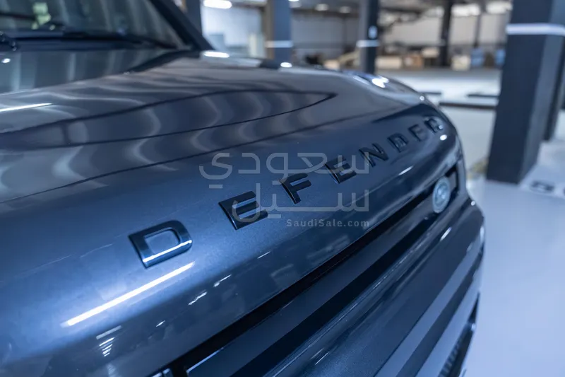 2024 لاند روفر ديفيندر إصدار كارباثيان