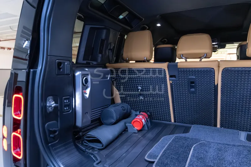 2024 لاند روفر ديفيندر إصدار كارباثيان